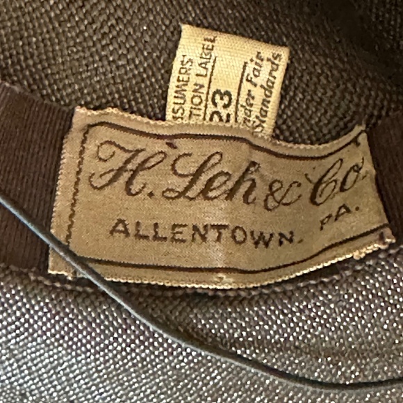 PRECIOUS 1940s' BROWN STRAW TILT FEDORA WITH BROWN VINYL EDGING - Picture 14 of 14